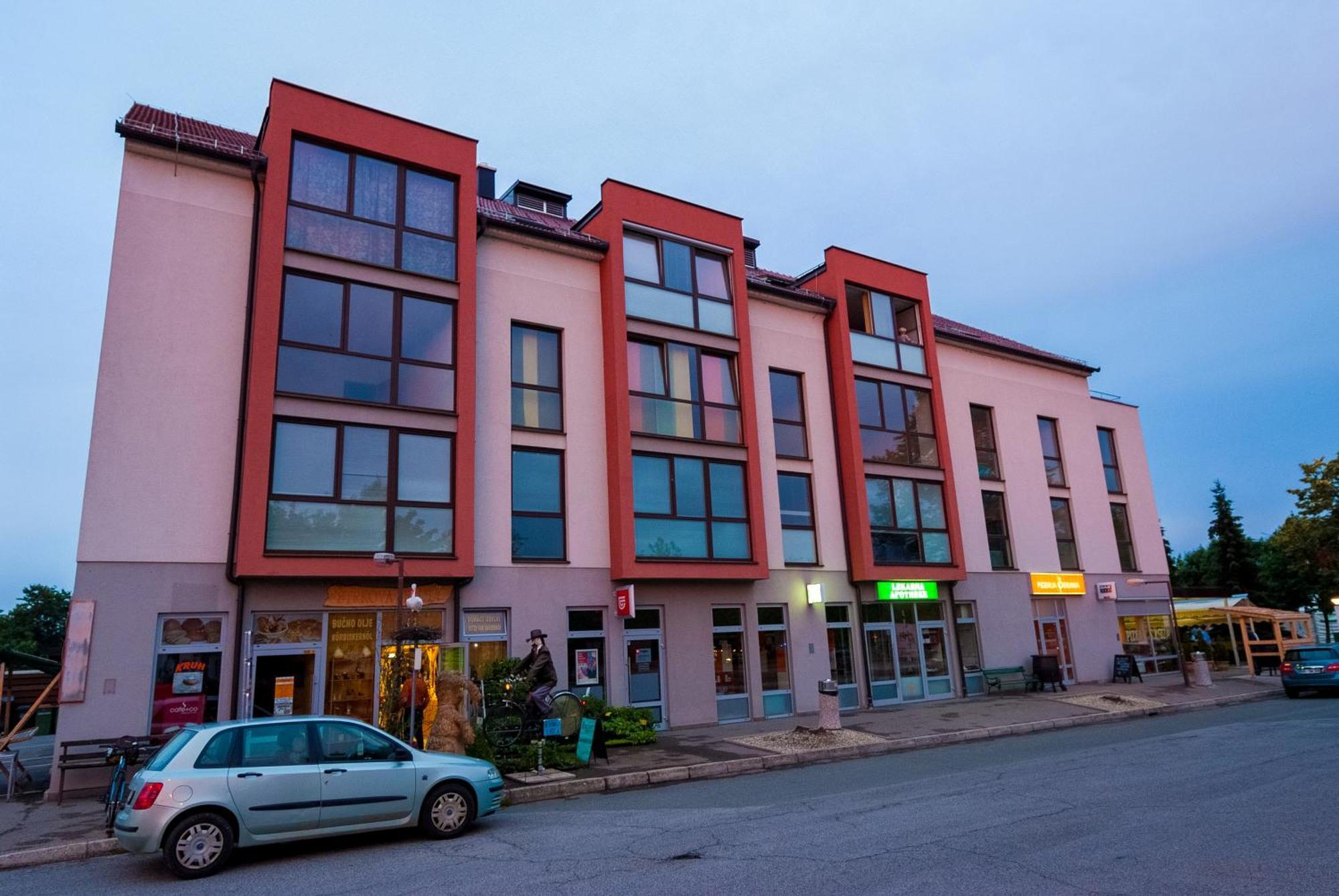 Apartments And Studios Perunika Моравске-Топлице Екстериор снимка
