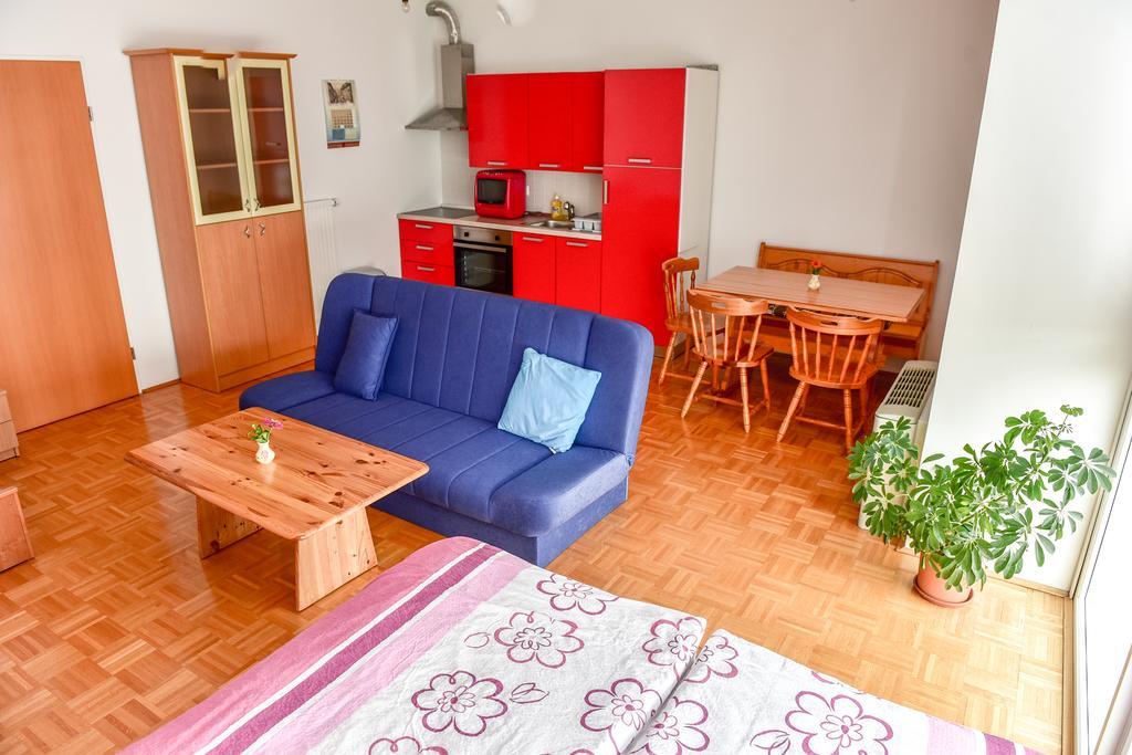 Apartments And Studios Perunika Моравске-Топлице Екстериор снимка
